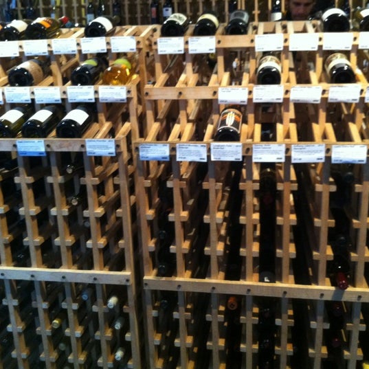 Foto diambil di UVA Wines &amp; Spirits oleh Raashi B. pada 10/28/2012