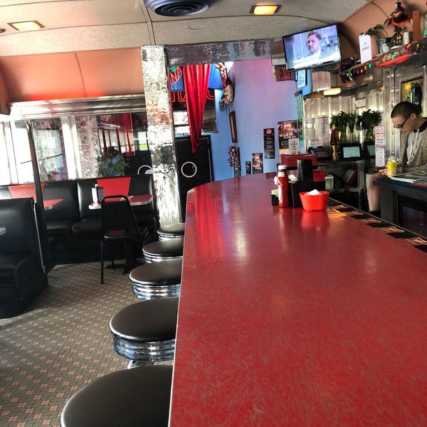 Photo prise au Silk City Diner Bar &amp; Lounge par Marcus O. le4/18/2019