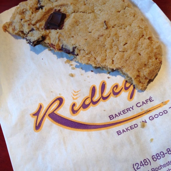 Photo taken at Ridley&#39;s Bakery Cafe by Margo on 1/18/2014
