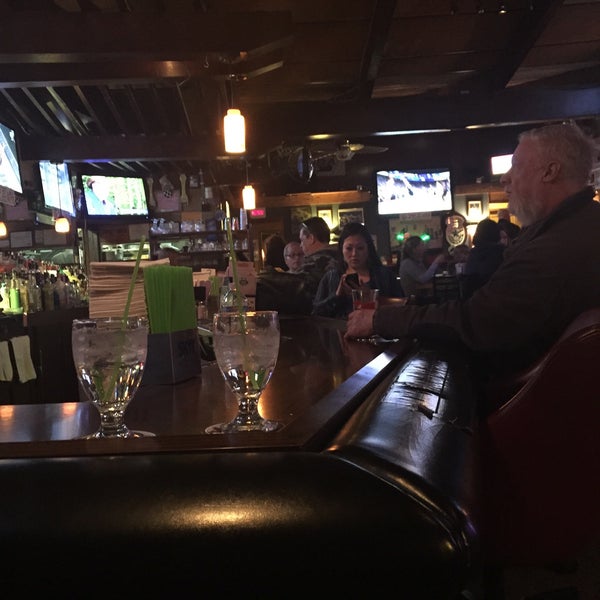 Metro Bar Grill Bar in Warren