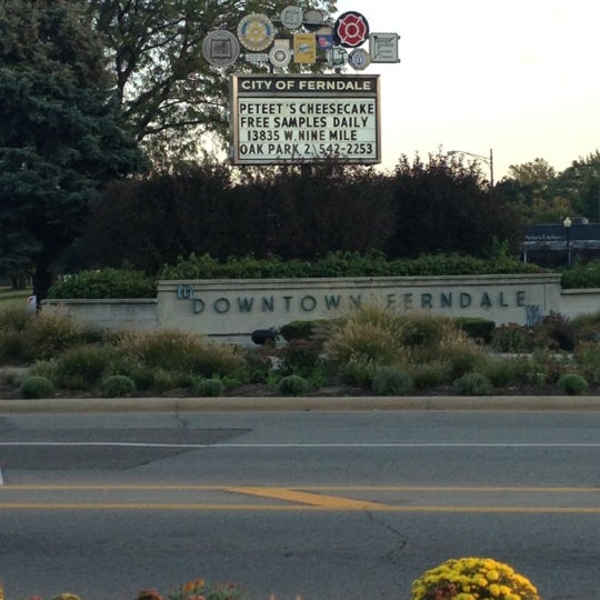 รูปภาพถ่ายที่ Downtown Ferndale โดย Margo เมื่อ 9/29/2012