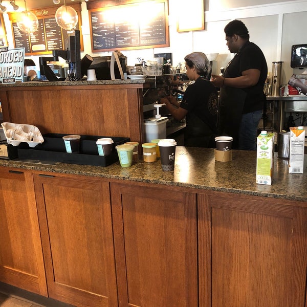 Foto tomada en Peet&#39;s Coffee &amp; Tea  por Marc G. el 8/13/2019