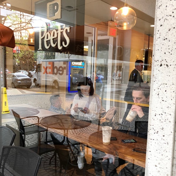 Foto tirada no(a) Peet&#39;s Coffee &amp; Tea por Marc G. em 4/4/2019