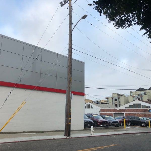 Toyota of Berkeley Car Dealership in Berkeley