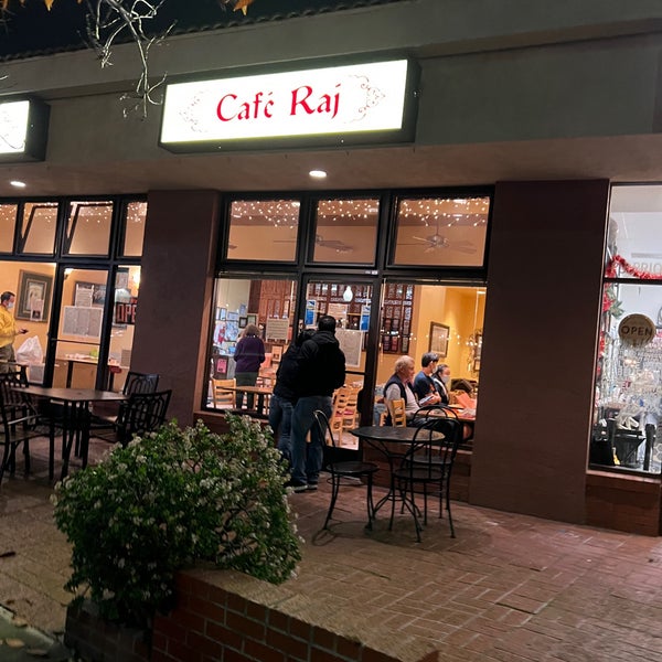 1/3/2022 tarihinde Marc G.ziyaretçi tarafından Cafe Raj'de çekilen fotoğraf
