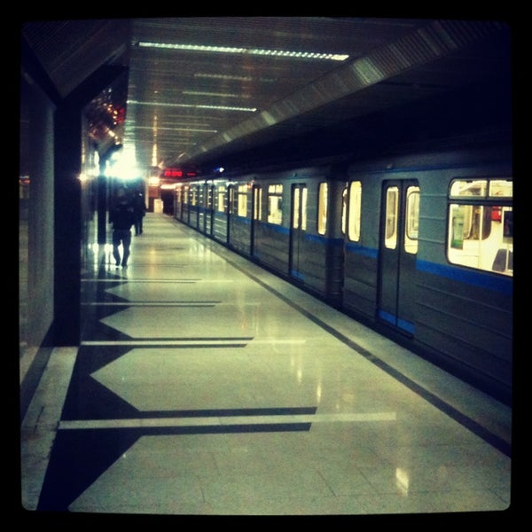 Метро буревестник