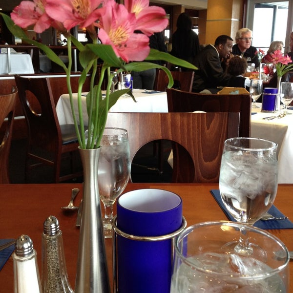Photo taken at Carrol&#39;s Creek Cafe by ᴡ V. on 2/16/2013