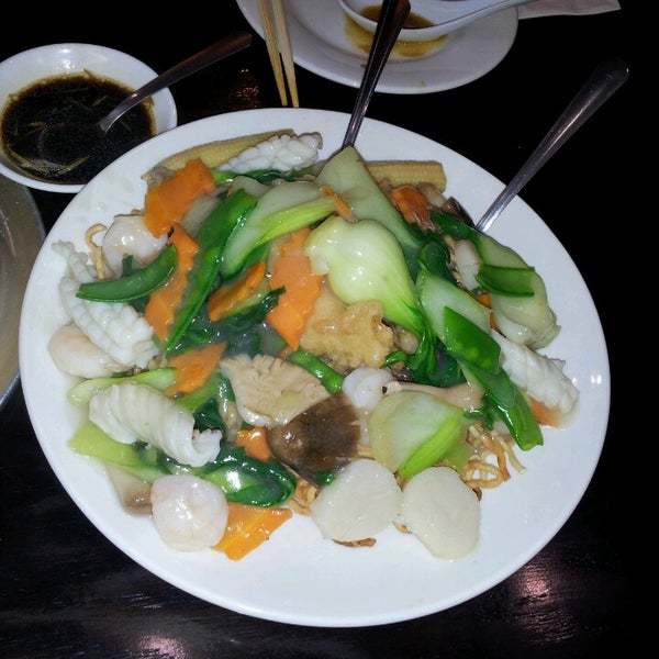 Снимок сделан в Shanghai Cuisine 33 пользователем Anna H. 10/4/2014