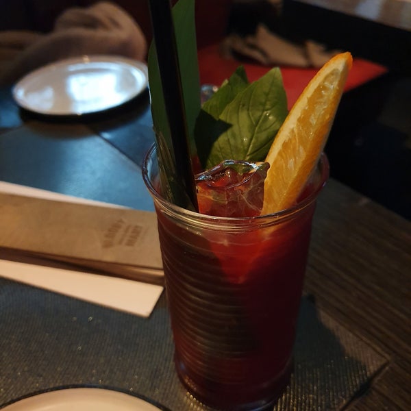 Foto tirada no(a) Bloody Mary Bar &amp; Grill por Turke D. em 8/21/2019