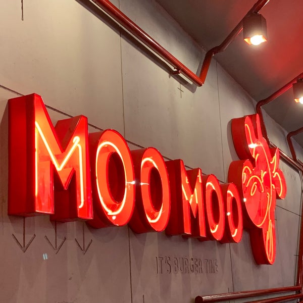 Foto tirada no(a) Moo Moo Burgers por Turke D. em 8/24/2019