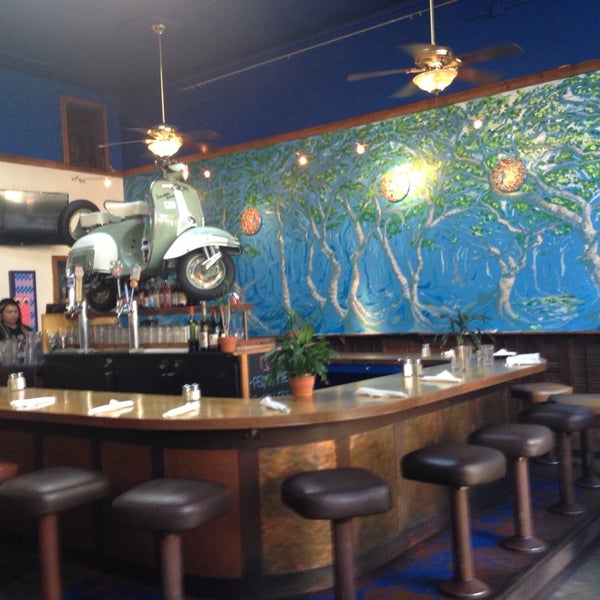 Foto tirada no(a) Blue Jay Cafe por Anita L. em 1/25/2014
