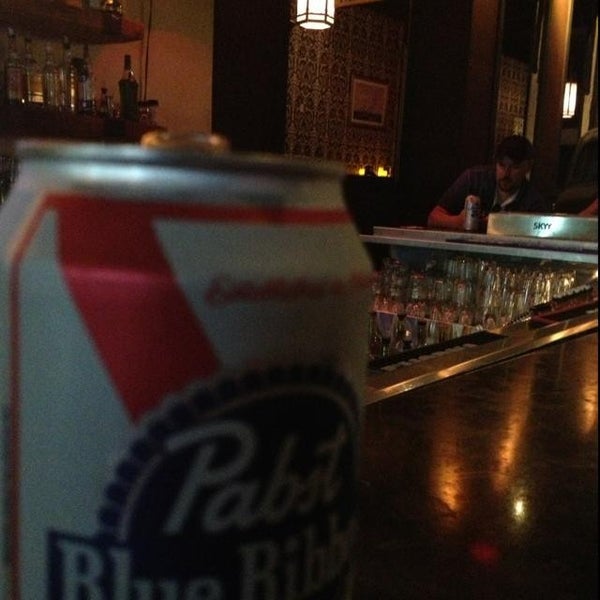 Foto tomada en Rusty&#39;s Old 50 Night Pub  por Kevin el 6/28/2013