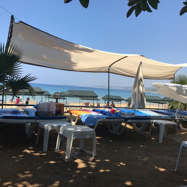 Foto scattata a Venessa Beach Hotel da Özal A. il 8/16/2017