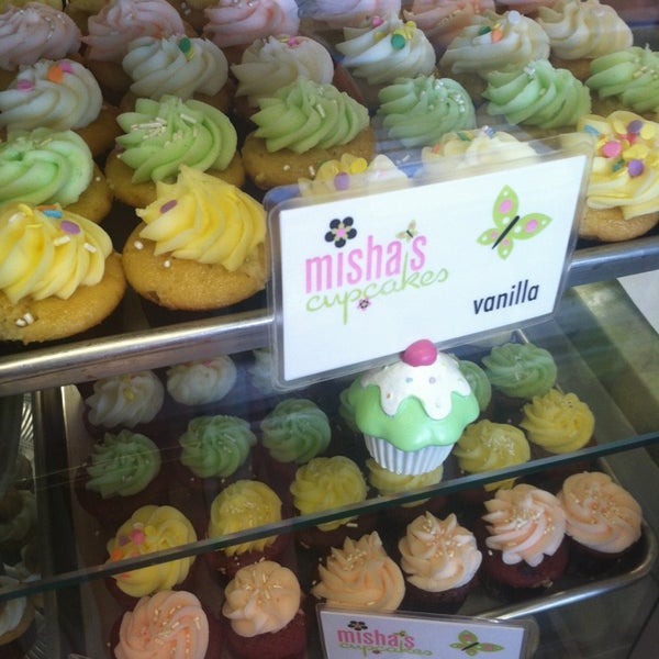 Снимок сделан в Misha&#39;s Cupcakes пользователем Kristin C. 5/22/2013