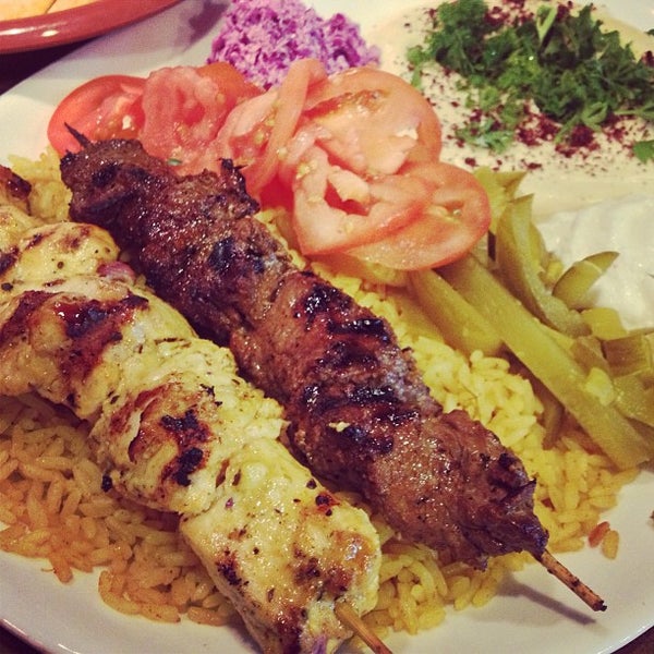 Das Foto wurde bei Tahinis Restaurants von Mohammed A. am 7/27/2013 aufgenommen