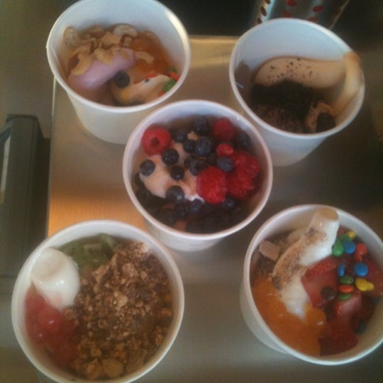 รูปภาพถ่ายที่ My Yo My Frozen Yogurt Shop โดย Becky B. เมื่อ 9/23/2012