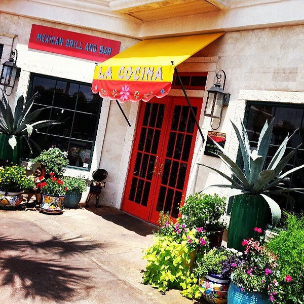 7/31/2013 tarihinde SoWalziyaretçi tarafından La Cocina Mexican Grill &amp; Bar'de çekilen fotoğraf