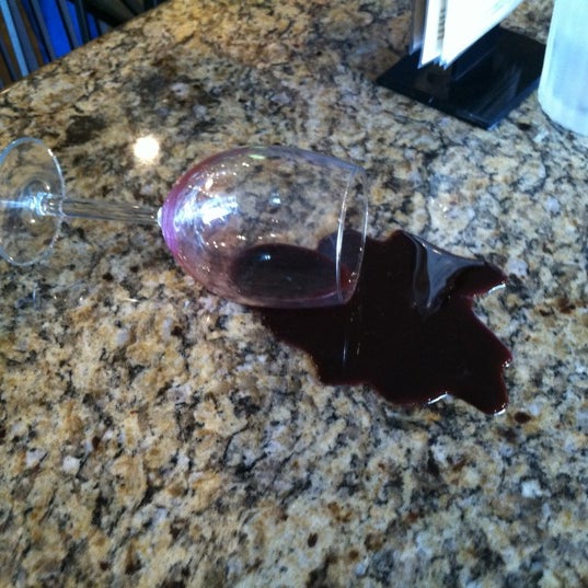 11/17/2012에 Shelley M.님이 Wine A Bit Coronado에서 찍은 사진