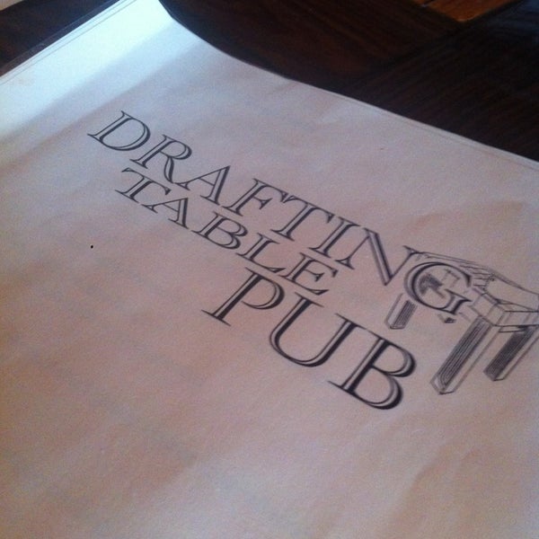Foto tomada en Drafting Table Pub  por Caren W. el 6/7/2013