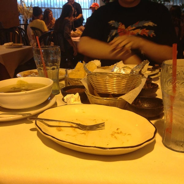 Foto scattata a Sal&#39;s Mexican Restaurant - Fresno da Gentry il 4/5/2013