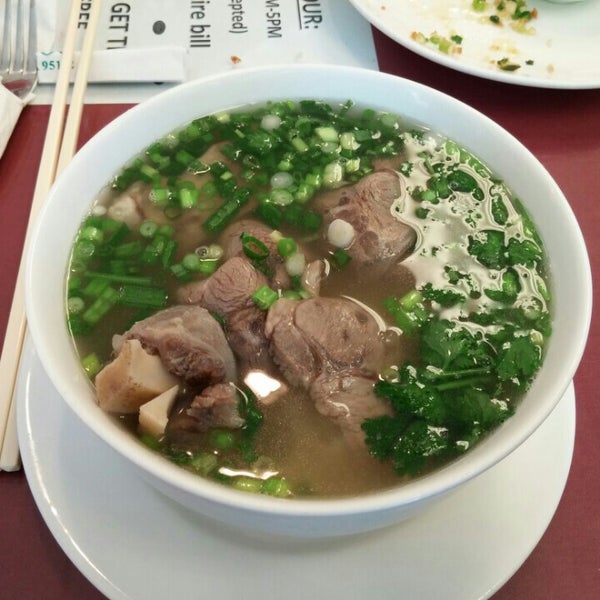 Photo taken at Pho Cong Ly by Daniel B. on 8/22/2015