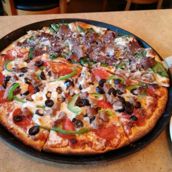 10/12/2015 tarihinde Daniel B.ziyaretçi tarafından Pizza California'de çekilen fotoğraf