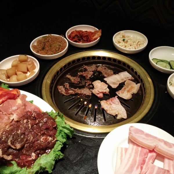 Снимок сделан в Beque Korean Grill пользователем Daniel B. 2/13/2015