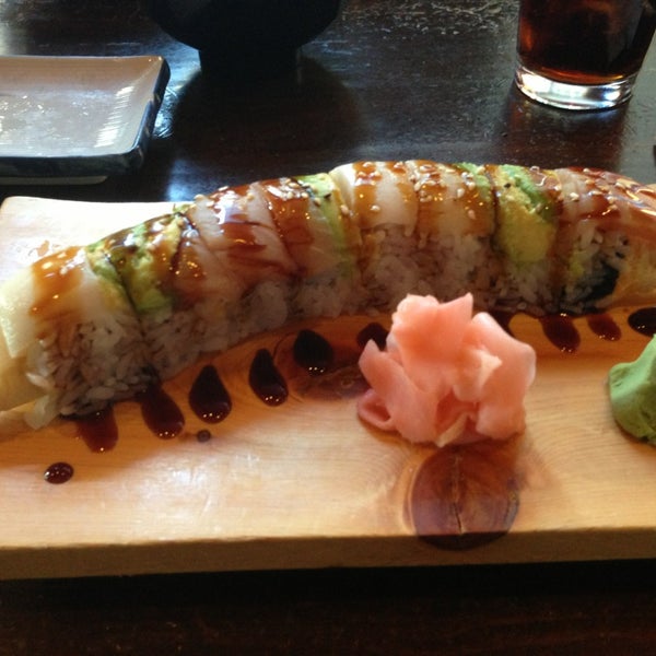 Foto diambil di Sakura Restaurant &amp; Sushi Bar oleh Cliff B. pada 12/31/2012