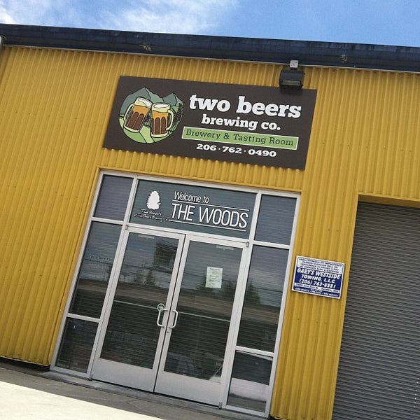รูปภาพถ่ายที่ Two Beers Brewing Company โดย David W. เมื่อ 6/1/2013