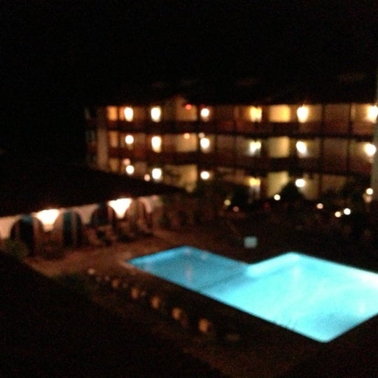 Photo taken at La Jolla Shores Hotel by Pulkit on 12/7/2012
