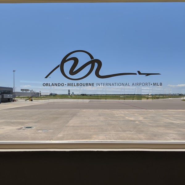 รูปภาพถ่ายที่ Melbourne Orlando International Airport (MLB) โดย Deborah B. เมื่อ 5/17/2019