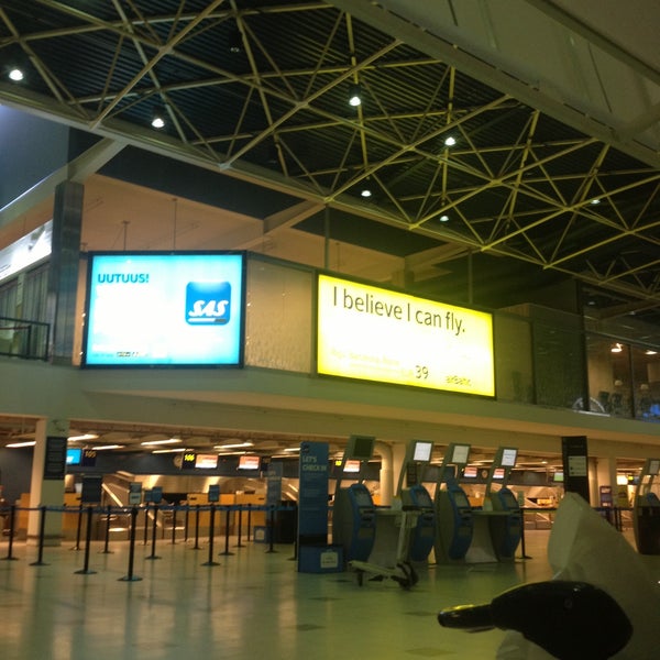 Departure hall. Аэропорт вантаа. terminal hall.