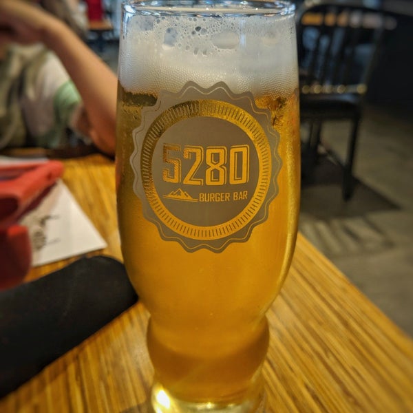 8/18/2019 tarihinde кεvιη ғ.ziyaretçi tarafından 5280 Burger Bar'de çekilen fotoğraf