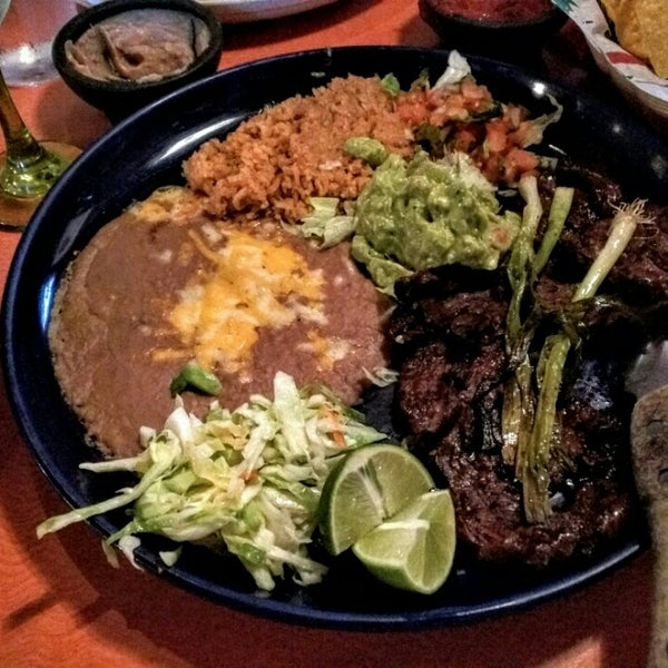 Das Foto wurde bei Si Senor Mexican Restaurant von Grendel2 am 5/15/2016 aufgenommen