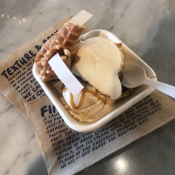 The limited-edition flavors sweet cream peanuts with molasses curd and gooey butter cake, caramel sauce, toasted pecans, and whipped cream in a sundae (convo cookie included!): definitely “splendid”.