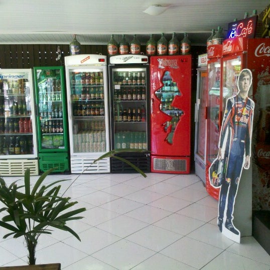 Das Foto wurde bei Housewine Convenience Store von Juliano D. am 9/28/2012 aufgenommen