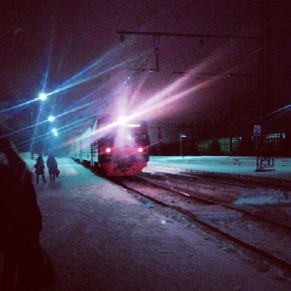 Вокзал Левшино Пермь. Левшино станция ночью. Левшино вокзал зима.