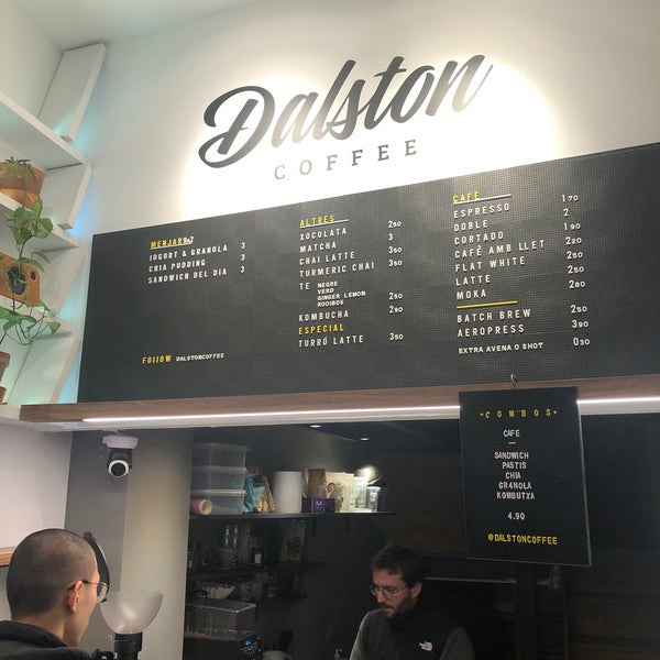 รูปภาพถ่ายที่ Dalston Coffee โดย Shah A. เมื่อ 12/30/2019