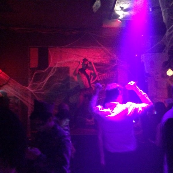 10/27/2013에 Shah A.님이 Sugarland Nightclub에서 찍은 사진
