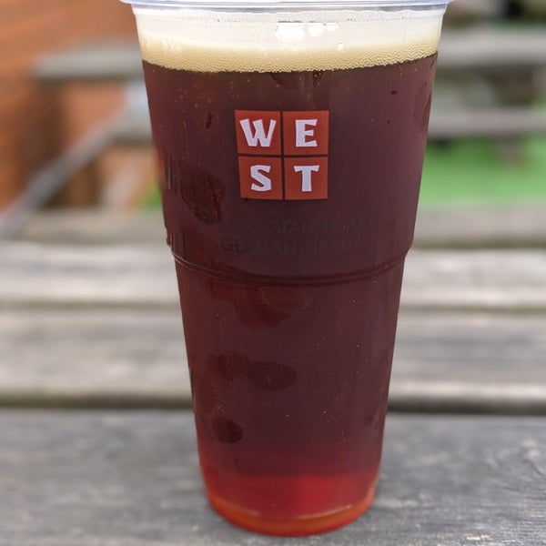 9/14/2019에 Tobin P.님이 WEST Brewery, Bar &amp; Restaurant에서 찍은 사진