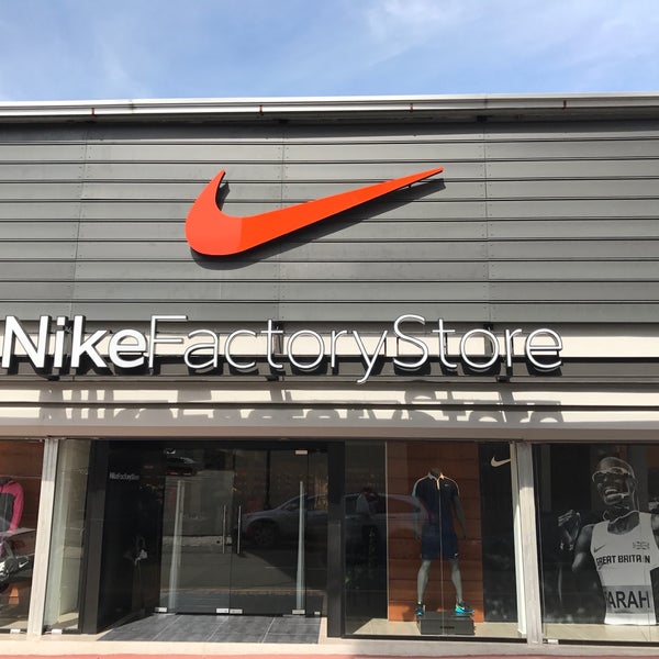 Nike Factory Store - Tienda de ropa