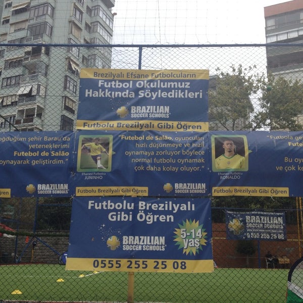9/14/2013にSuat G.がBrazilian Soccer Schools - Brezilyalı Gibi Oynaで撮った写真