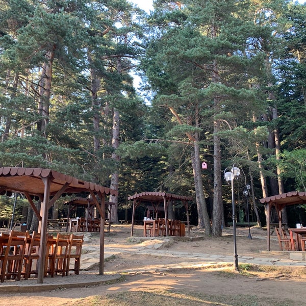 Photo prise au Abant Çamlık Restoran par Kerim Ali Y. le8/25/2020