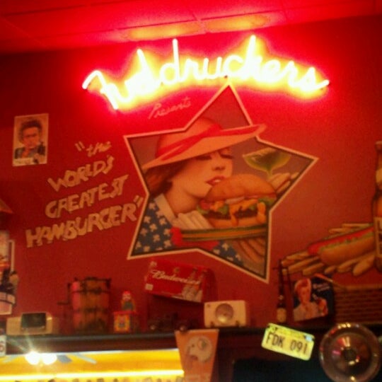 Photo taken at Fuddruckers by Carebear74 on 10/13/2012
