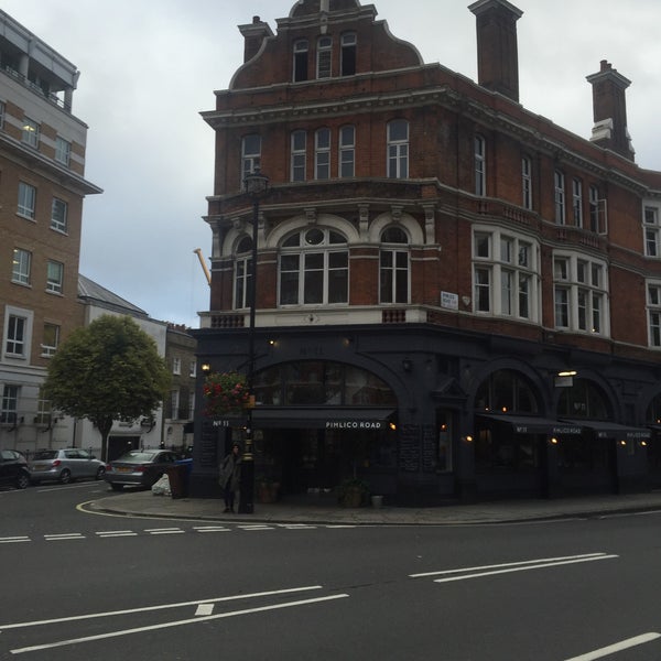 Foto tirada no(a) No 11 Pimlico Road por Grant D. em 9/18/2015