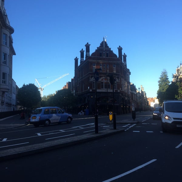 Foto tirada no(a) No 11 Pimlico Road por Grant D. em 9/23/2015