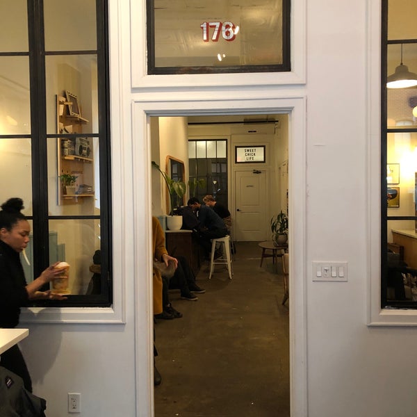 1/18/2019 tarihinde Grant D.ziyaretçi tarafından Ludlow Coffee Supply'de çekilen fotoğraf