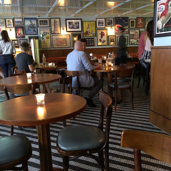 6/30/2018 tarihinde Grant D.ziyaretçi tarafından Cecconi’s Pizza Bar'de çekilen fotoğraf