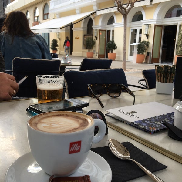 Photo taken at Café Montesol Ibiza by BiLyaNa on 2/14/2019