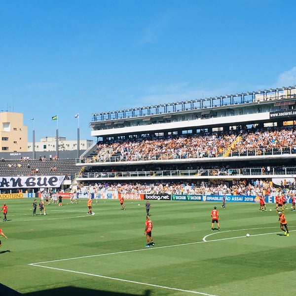Photo taken at Estádio Urbano Caldeira (Vila Belmiro) by Dayane H. on 12/8/2019